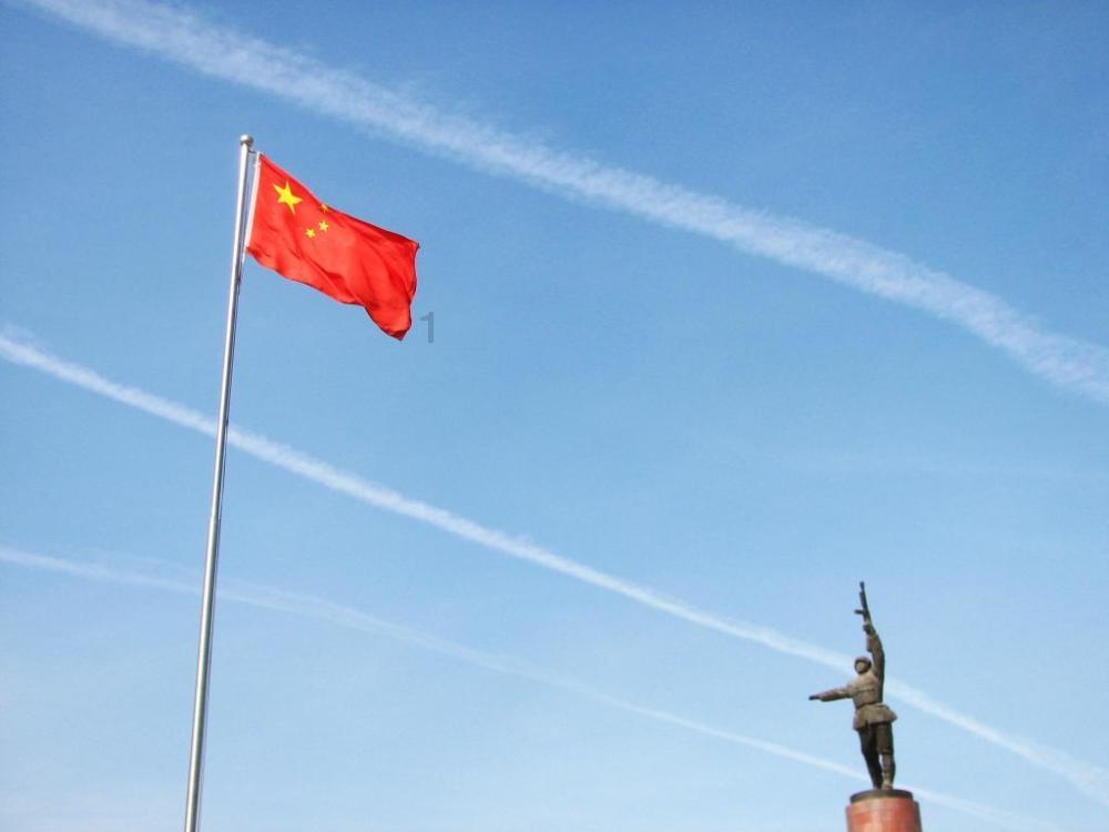 满载25吨的液化石油气槽罐车侧翻，现场无人员伤亡